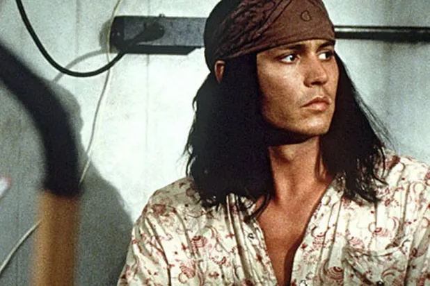 جوني دب في «الشجاع» (جيريمي توماس بردوكشنز)