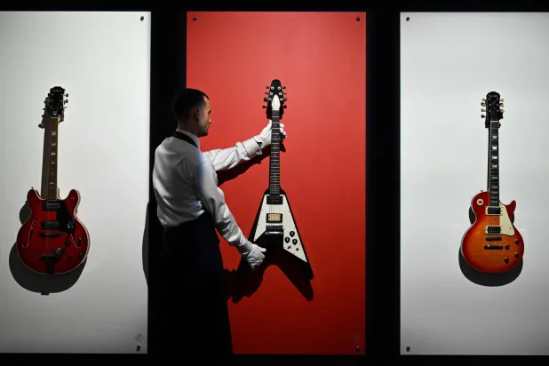 ما عزف عليه نويل غالاغر (أ.ف.ب)