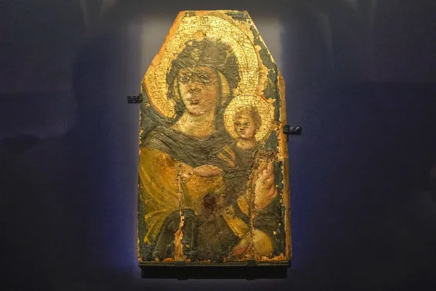 أيقونة «العذراء والطفل» من القرن السادس (أ.ب)