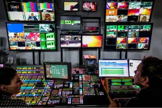 صورة التقطت عام 2018 لمديري قناة «روسيا اليوم» (آر تي) في موسكو (أرشيفية - أ.ف.ب)