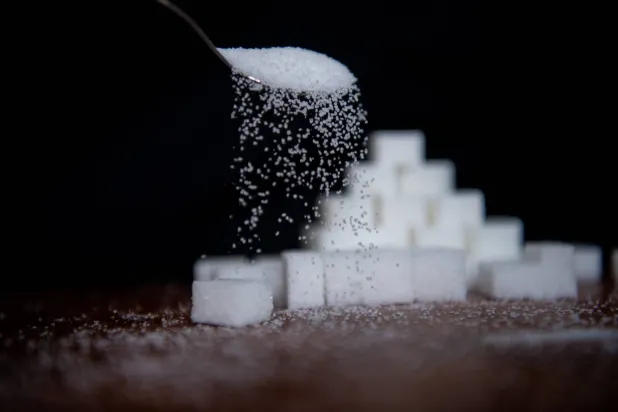 تم ربط السكريات المضافة خصوصاً المشروبات المحلّاة بالسكر بالسكتة الدماغية (د.ب.أ)