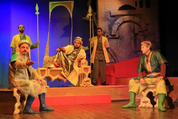 الخليفة الفاطمي يتحدث إلى مستشاريه (الشرق الأوسط)