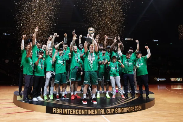 أونيكاخا ملقة الإسباني يحصد لقب كأس القارات لكرة السلة (إ.ب.أ)