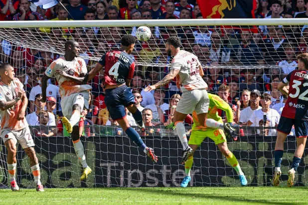 المدافع البلجيكي كوني دي وينتر أدرك التعادل برأسية في الدقيقة السادسة من الوقت بدل الضائع (د.ب.أ)