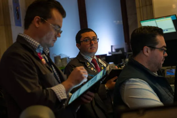 متداولون في بورصة نيويورك للأوراق المالية (أ.ف.ب)