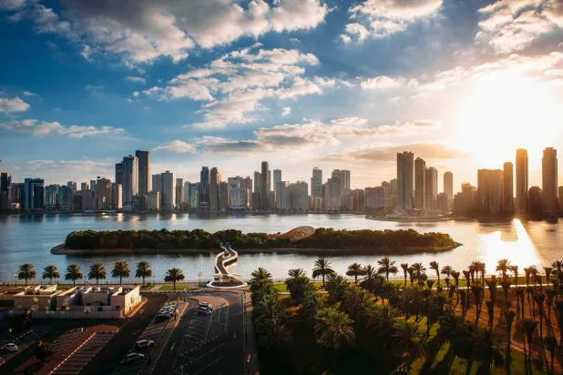 جانب من مدينة الشارقة الإماراتية (الشرق الأوسط)