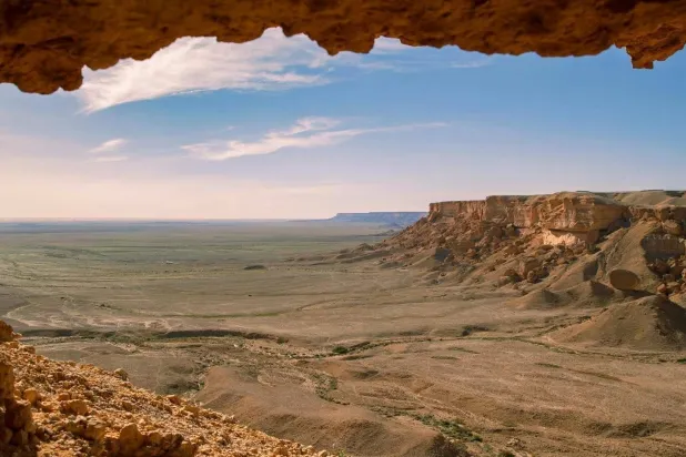 تُعدّ حافة العرمة آخر حوافّ هضبة نجد من الشرق ويبلغ أقصى ارتفاع للعرمة 805 أمتار (واس)