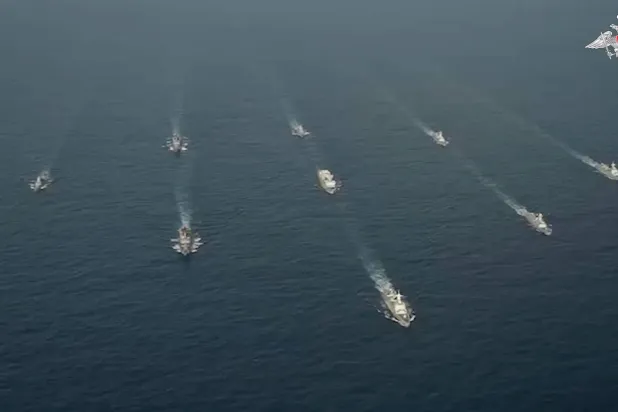 سفن حربية روسية وصينية خلال تدريبات مشتركة بالمحيط الهادئ (أرشيفية - رويترز)