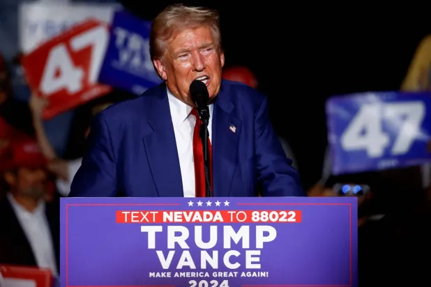 المرشح الرئاسي الجمهوري والرئيس الأميركي السابق دونالد ترمب يتحدث في تجمع جماهيري في لاس فيغاس بولاية نيفادا الأميركية... 13 سبتمبر 2024 (رويترز)