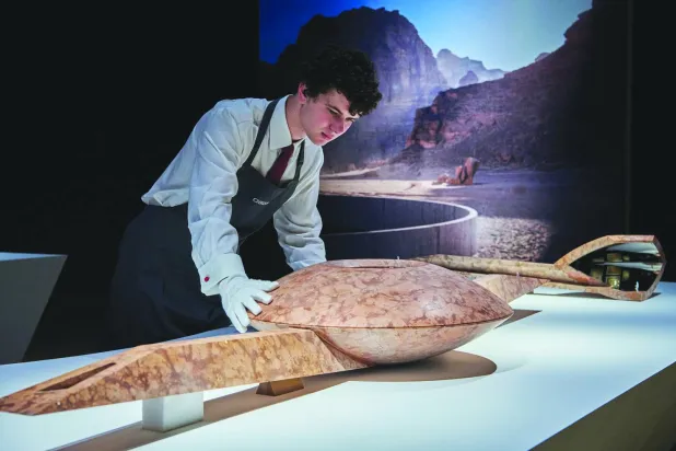 ‎مجموعة من المنحوتات... عمل تركيبي خاص للفنان أحمد ماطر بتكليف من «وادي الفن» بالعلا (كريستيز)