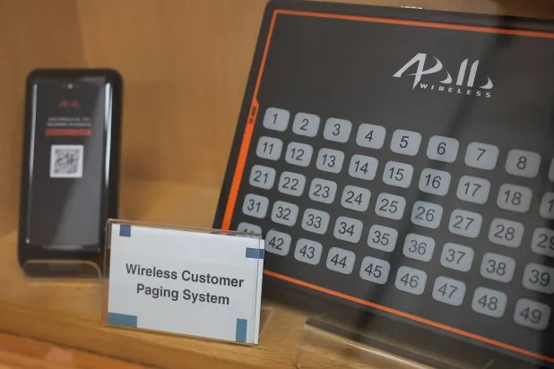 أجهزة بايجرز معروضة في مكتب «غولد أبولو» في مدينة تايبيه الجديدة بتايوان... 18 سبتمبر 2024 (رويترز)