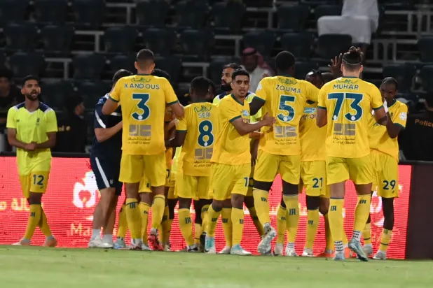 فرحة فريق العروبة بالهدف الوحيد أمام الفتح (تصوير: بشير صالح)