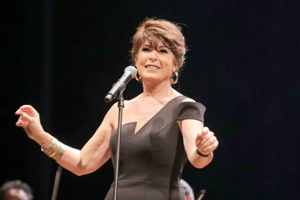 تتمنى أنوشكا أن تعيش أغنياتنا مثلما عاشت أغاني مطربي الزمن الجميل (مكتبة الإسكندرية)