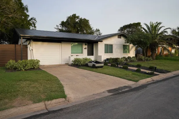 مقر لشركة «سبايس إكس» في براونزفيل بولاية تكساس (رويترز)