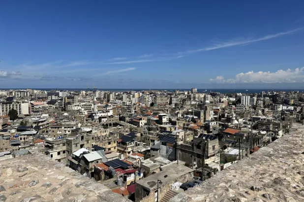 إطلالة على مدينة طرابلس اللبنانية من أعلى قلعتها الأثرية (الشرق الأوسط)