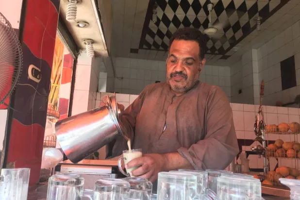 إبراهيم محمد حاول التكيُّف مع ارتفاع أسعار القصب الخام (الشرق الأوسط)