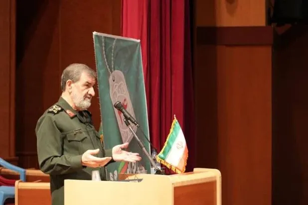 محسن رضايي متحدثاً في مؤتمر بشأن ذكرى الحرب الإيرانية - العراقية اليوم (مهر)