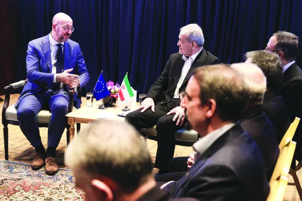 
بزشكيان يلتقي رئيس المجلس الأوروبي شارل ميشال في نيويورك أمس (الرئاسة الإيرانية)