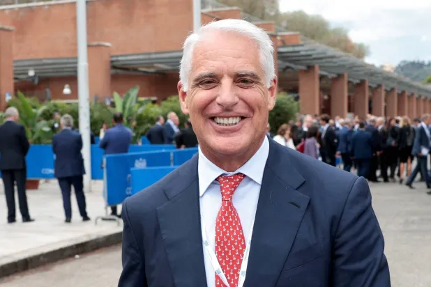 الرئيس التنفيذي لـ«يونيكريديت» أندريا أورسيل بعد مشاركته في الجمعية السنوية للاتحاد الصناعي في روما (رويترز)