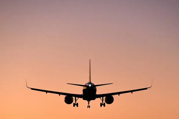 الطائرة كانت في طريقها من بورغاس إلى ليفربول عندما تم إعلان حالة الطوارئ (رويترز)