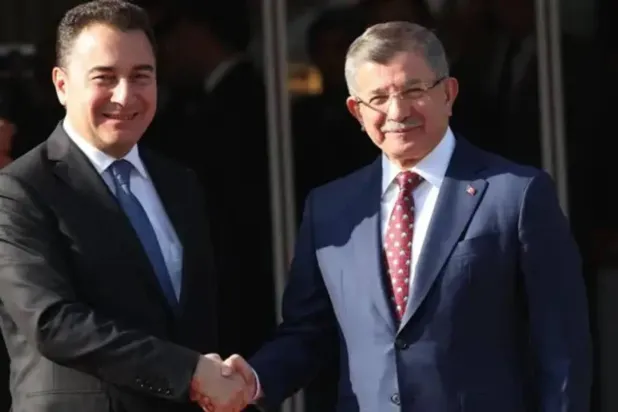 رئيسا حزب «الديمقراطية والتقدم» علي باباجان و«المستقبل» أحمد داود أوغلو (موقع حزب الديمقراطية والتقدم)