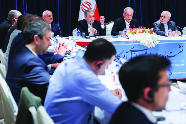 
بزشكيان يتحدّث إلى ممثّلي وسائل الإعلام الأميركية في نيويورك (الرئاسة الإيرانية)