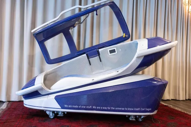 الكبسولة الانتحارية (أ.ف.ب)