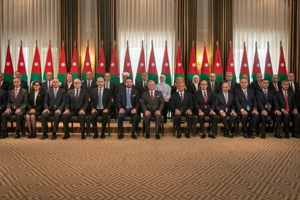 تشكيلة الحكومة الأردنية الجديدة بحضور الملك عبدالله الثاني (وكالة الأنباء الأردنية بترا)