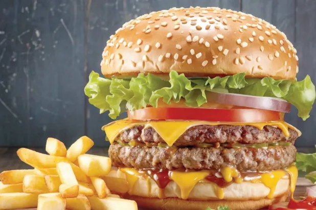 البرغر اللذيذ يعتمد على جودة نوعية اللحم (شاترستوك)