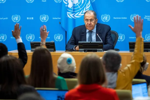 Rusya Dışişleri Bakanı Sergey Lavrov, Birleşmiş Milletler (BM) 79. Genel Kurulu'na katılımının ardından düzenlediği basın toplantısında (AFP)