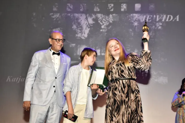 المخرجة الفنلندية كاتيا غاوريلوف الفائزة بالجائزة الكبرى عن فيلمها «جوفيدا» (إدارة مهرجان سلا)