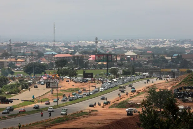 أحد شوارع أبوجا (رويترز)