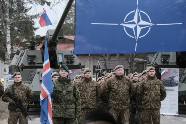 جنود مشاركون بمناورات لـ«الناتو» في لاتفيا (أرشيفية - إ.ب.أ)