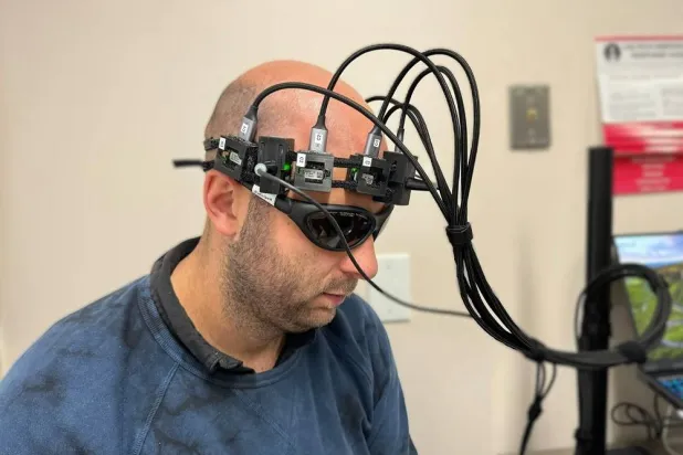 الجهاز الجديد يقيس تدفق الدم إلى الدماغ بشكل غير جراحي (جامعة جنوب كاليفورنيا)