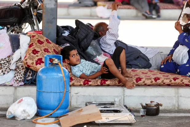 منظمة الصحة العالمية تُحذر من أن النازحين في لبنان معرضون لمخاطر متزايدة للإصابة بالأمراض (رويترز)