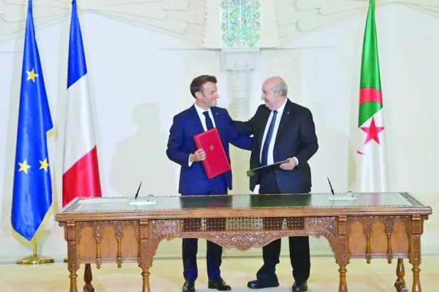 الرئيسان الجزائري والفرنسي عبد المجيد تبون وإيمانويل ماكرون في أغسطس 2022 (الرئاسة الجزائرية)