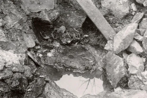 Kuyudaki Adam'ın kalıntıları ilk olarak 1938'de bulunmuştu (Norveç Kültürel Miras Müdürlüğü)