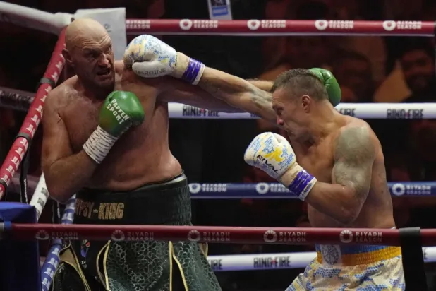Fury (solda) ve Usyk, 18 Mayıs'ta karşı karşıya gelmişti (AP)