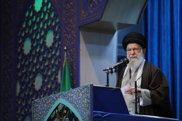 المرشد الإيراني يؤم صلاة جمعة بعد أسبوعين من مقتل سليماني طهران 17 يناير 2020 (موقع خامنئي)