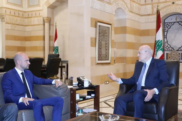 Lübnan Başbakanı Necib Mikati, Fransa Dışişleri Bakanı Jean-Noel Barrot’u kabul etti. (Lübnan Başbakanlık Ofisi)