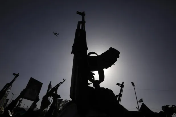 إصابة سفينتين في هجومين قبالة سواحل اليمن تبناهما المتمردون الحوثيون (إ.ب.أ)