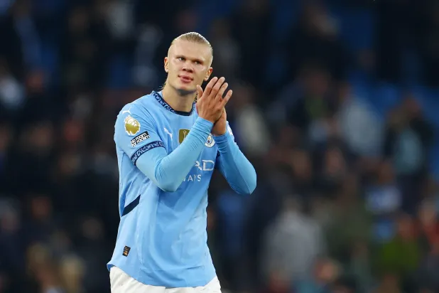 هالاند سيحمل شارة قيادة المنتخب النرويجي في ظل عدم جاهزية أوديغارد بداعي الإصابة (رويترز)