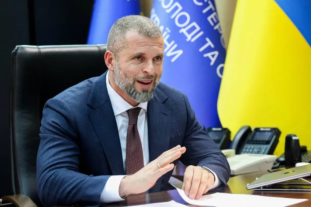 ماتفيي بيدني وزير الرياضة الأوكراني (أ.ف.ب)