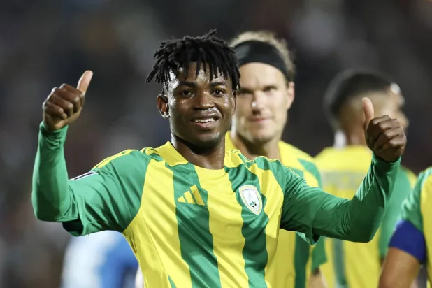 مهاجم الوكرة دالا يحتفل بهدفه في مرمى رافشان الطاجيكي (الشرق الأوسط) 