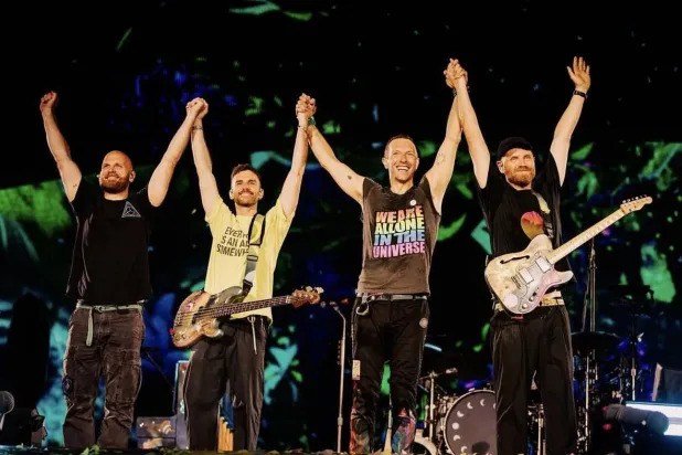 فريق «كولدبلاي» البريطاني في جولته الموسيقية الأخيرة (إنستغرام)