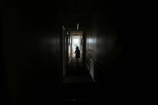 تم تجريم ختان الإناث في إنجلترا وويلز في عام 2003 ويُعرف بأنه شكل من أشكال العنف (رويترز)