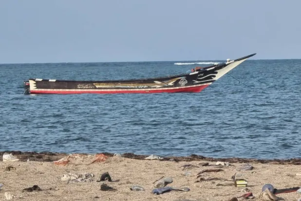 Nijerya'da yaklaşık 300 kişiyi taşıyan teknenin batması sonucu şu ana kadar en az 36 kişi hayatını kaybetti (Reuters)