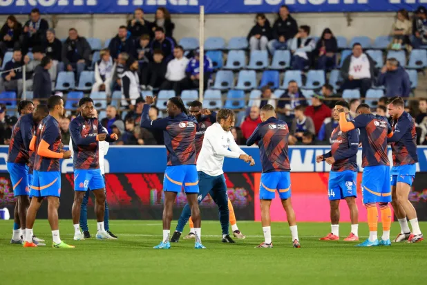 لاعبو مرسيليا عازمون على تعويض خسارة الجولة السابقة والعودة لسباق القمة (ا ف ب)