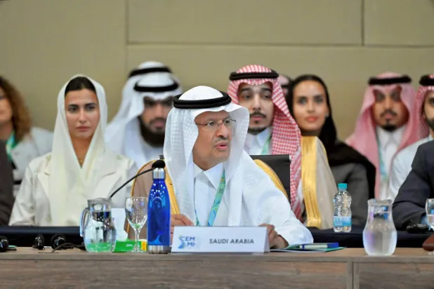 وزير الطاقة السعودي مشاركاً في اجتماعات مجموعة العمل الخاصة بالتحولات في مجال الطاقة ضمن «مجموعة العشرين» (حساب وزارة الطاقة على «إكس»)