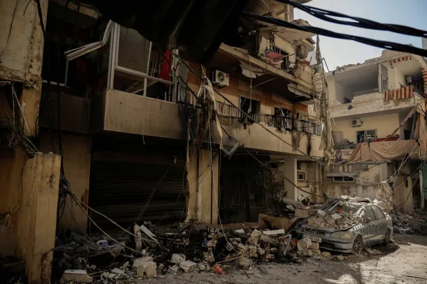 جانب من الدمار الذي خلَّفته غارة إسرائيلية مكثفة على الضاحية الجنوبية في بيروت (رويترز)
